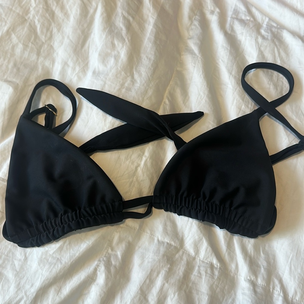 SKATIE BLACK TRIANGLE TOP